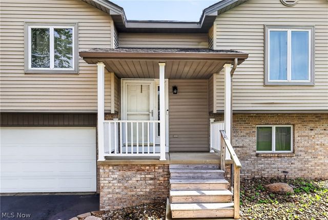 1064 Saul Drive, Hubbard, OH 44425