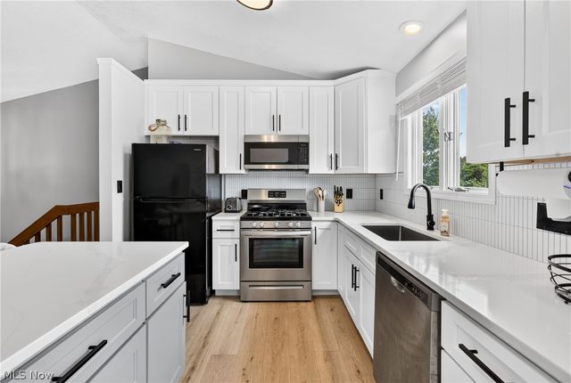 1064 Saul Drive, Hubbard, OH 44425