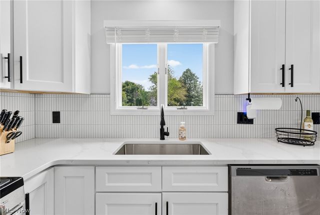 1064 Saul Drive, Hubbard, OH 44425