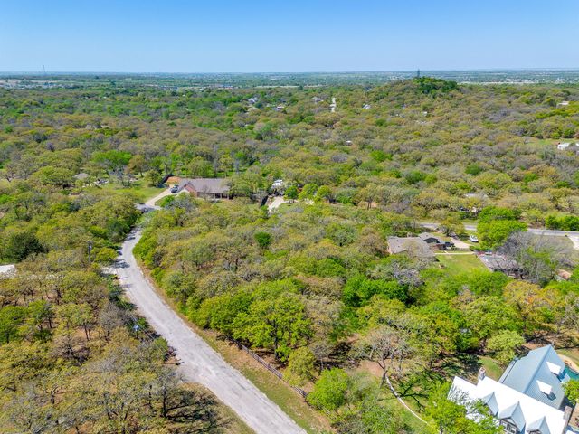 1000 Crazy Horse Trail, Burleson, TX 76028