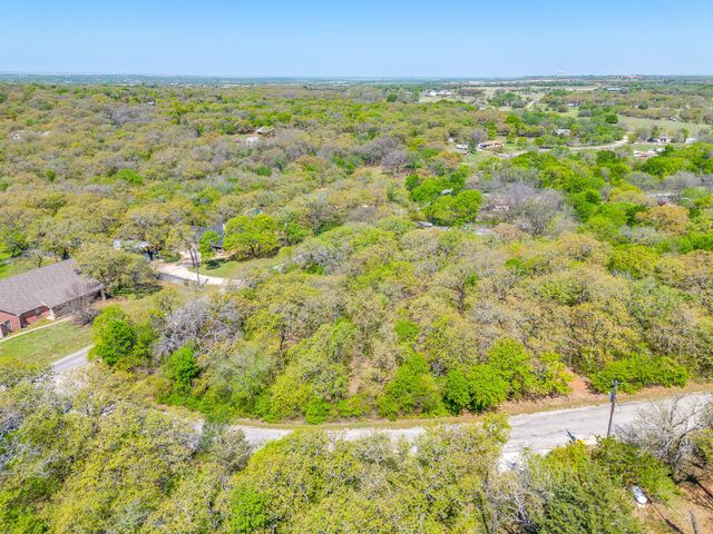 1000 Crazy Horse Trail, Burleson, TX 76028
