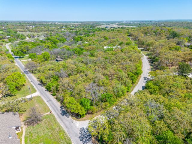 1000 Crazy Horse Trail, Burleson, TX 76028