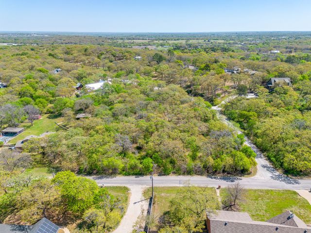 1000 Crazy Horse Trail, Burleson, TX 76028
