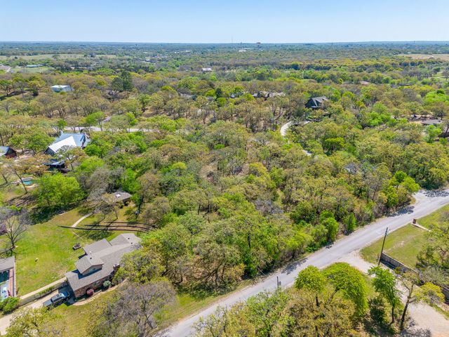 1000 Crazy Horse Trail, Burleson, TX 76028