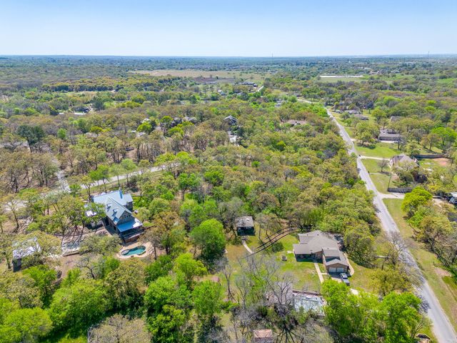 1000 Crazy Horse Trail, Burleson, TX 76028