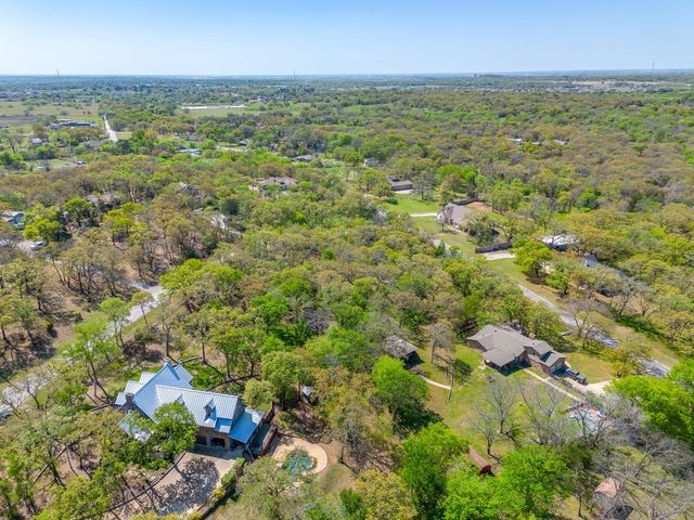 1000 Crazy Horse Trail, Burleson, TX 76028