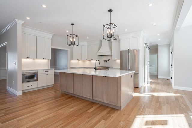 6 Newbury, Pelham, NH 03076