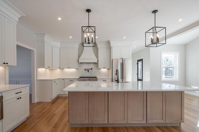 6 Newbury, Pelham, NH 03076