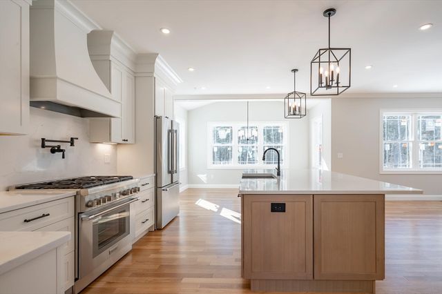 6 Newbury, Pelham, NH 03076