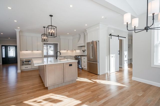 6 Newbury, Pelham, NH 03076