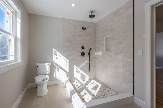 6 Newbury, Pelham, NH 03076