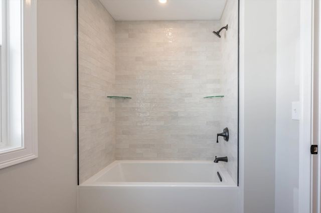 6 Newbury, Pelham, NH 03076