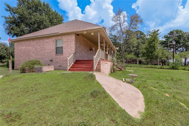 206 Lake Front Drive, Trinity, TX 75862