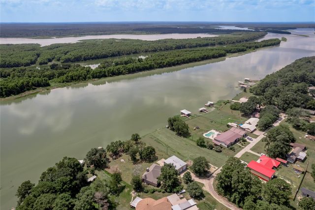 206 Lake Front Drive, Trinity, TX 75862