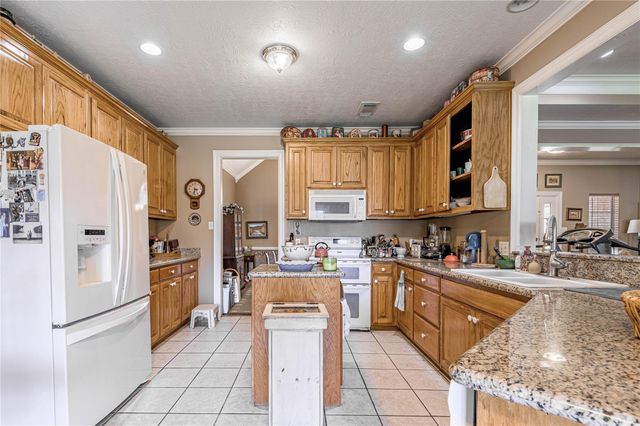 206 Lake Front Drive, Trinity, TX 75862