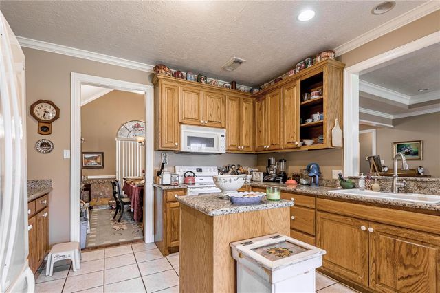 206 Lake Front Drive, Trinity, TX 75862