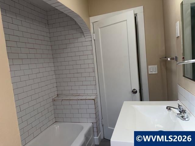 1075 Shipping St NE, Salem, OR 97301