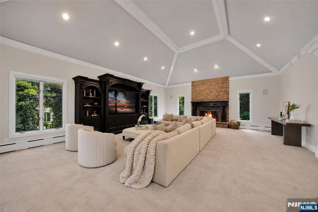 72 Adams Drive, Cresskill, NJ 07626