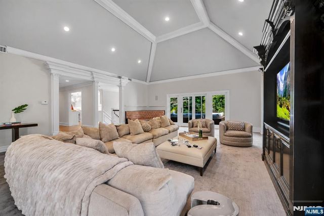 72 Adams Drive, Cresskill, NJ 07626