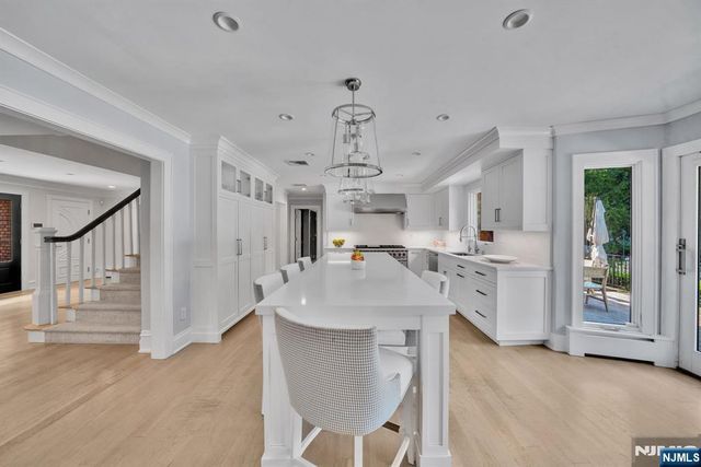 72 Adams Drive, Cresskill, NJ 07626