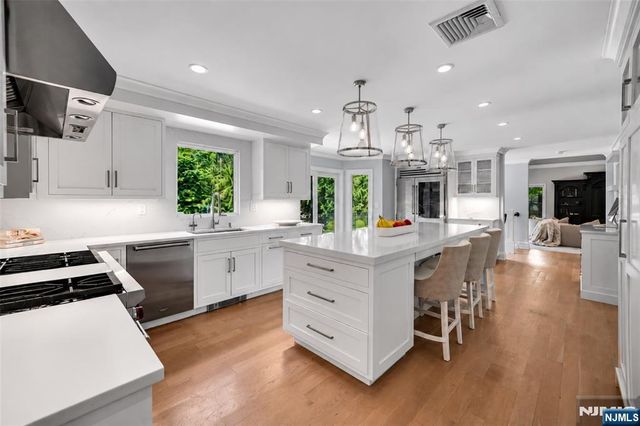 72 Adams Drive, Cresskill, NJ 07626