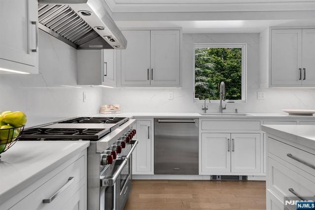 72 Adams Drive, Cresskill, NJ 07626