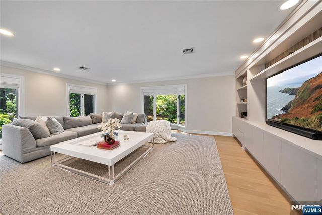 72 Adams Drive, Cresskill, NJ 07626