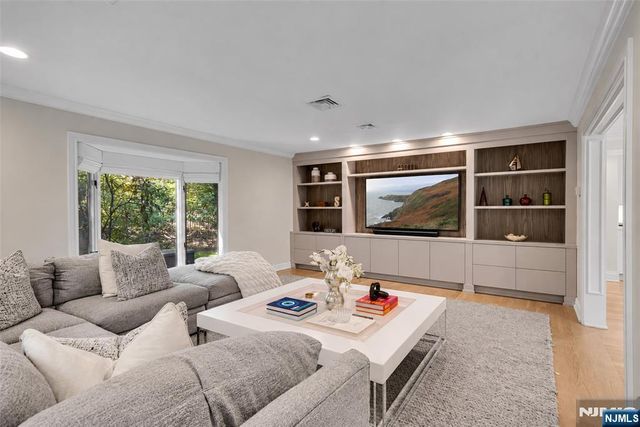 72 Adams Drive, Cresskill, NJ 07626