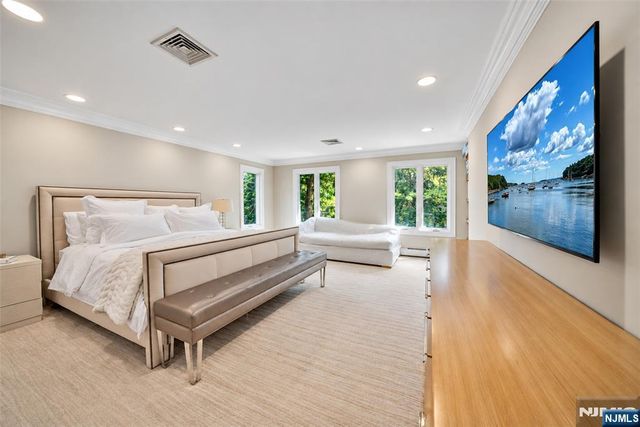 72 Adams Drive, Cresskill, NJ 07626