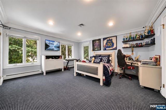 72 Adams Drive, Cresskill, NJ 07626