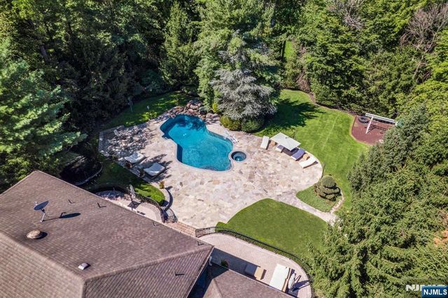 72 Adams Drive, Cresskill, NJ 07626