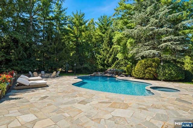 72 Adams Drive, Cresskill, NJ 07626
