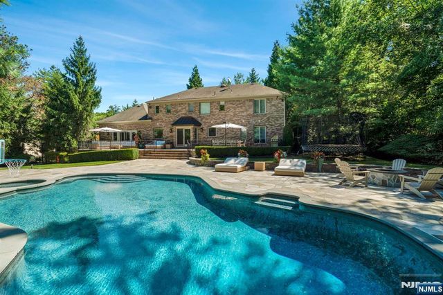 72 Adams Drive, Cresskill, NJ 07626