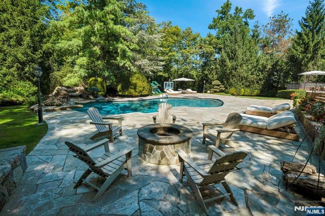 72 Adams Drive, Cresskill, NJ 07626