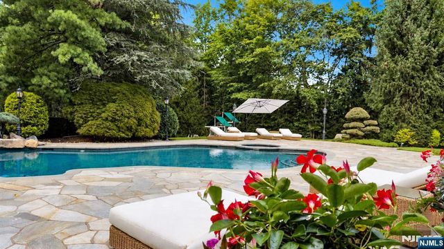 72 Adams Drive, Cresskill, NJ 07626