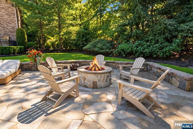 72 Adams Drive, Cresskill, NJ 07626