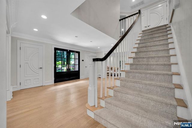 72 Adams Drive, Cresskill, NJ 07626