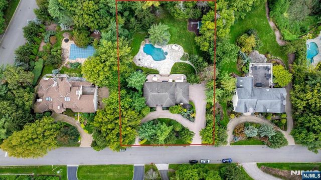 72 Adams Drive, Cresskill, NJ 07626