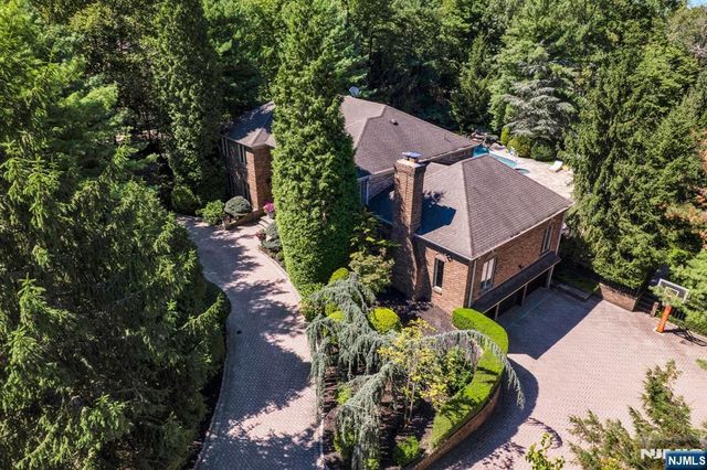 72 Adams Drive, Cresskill, NJ 07626
