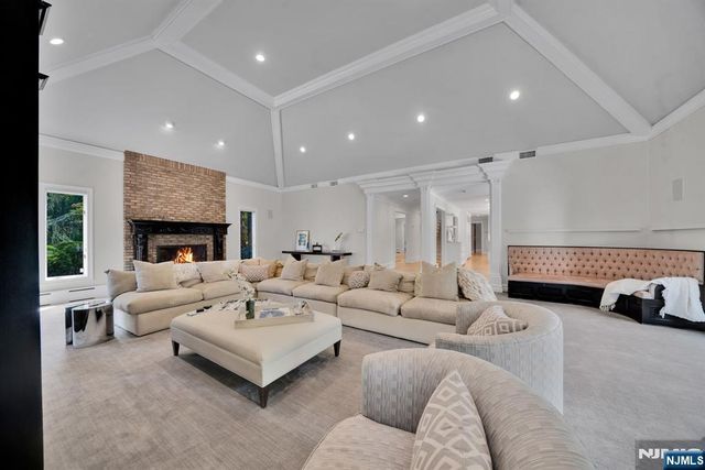72 Adams Drive, Cresskill, NJ 07626