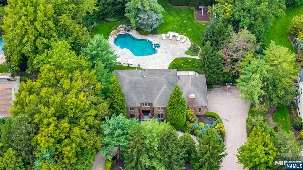 72 Adams Drive, Cresskill, NJ 07626