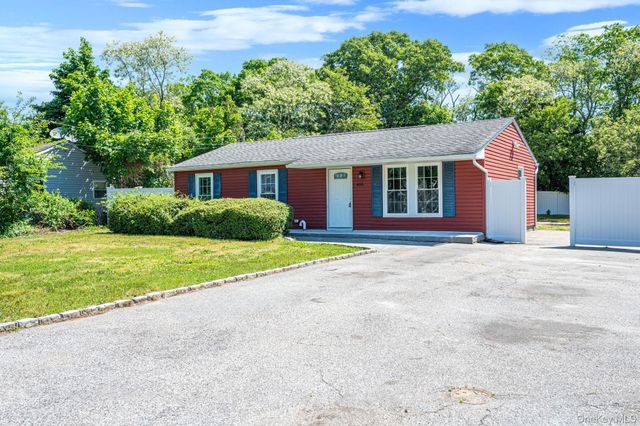 655 Post Avenue, Bellport, NY 11713