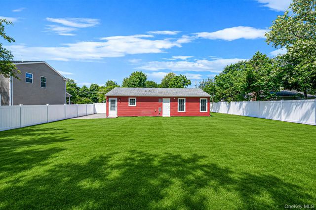 655 Post Avenue, Bellport, NY 11713