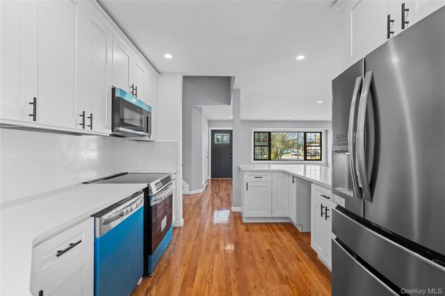 10 Lincoln Street, Farmingdale, NY 11735