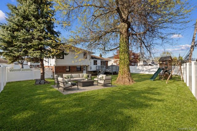 10 Lincoln Street, Farmingdale, NY 11735