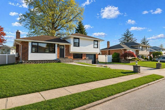 10 Lincoln Street, Farmingdale, NY 11735