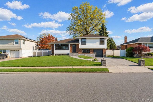 10 Lincoln Street, Farmingdale, NY 11735