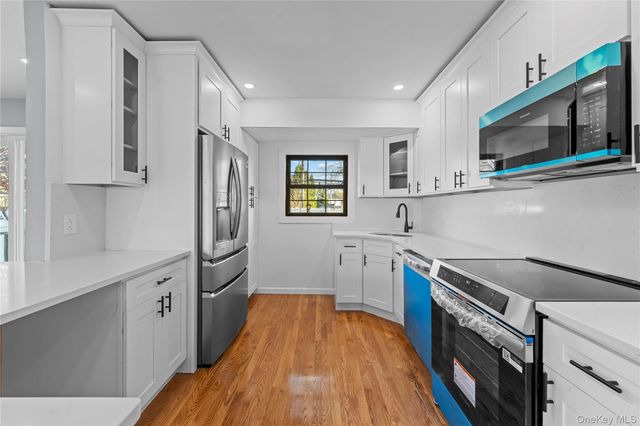 10 Lincoln Street, Farmingdale, NY 11735