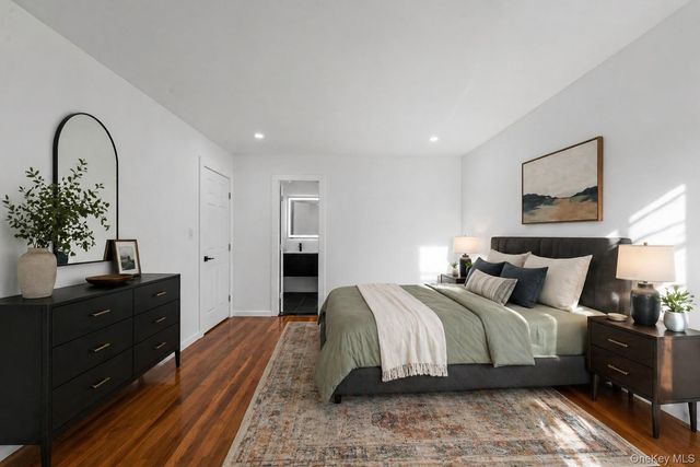 10 Lincoln Street, Farmingdale, NY 11735