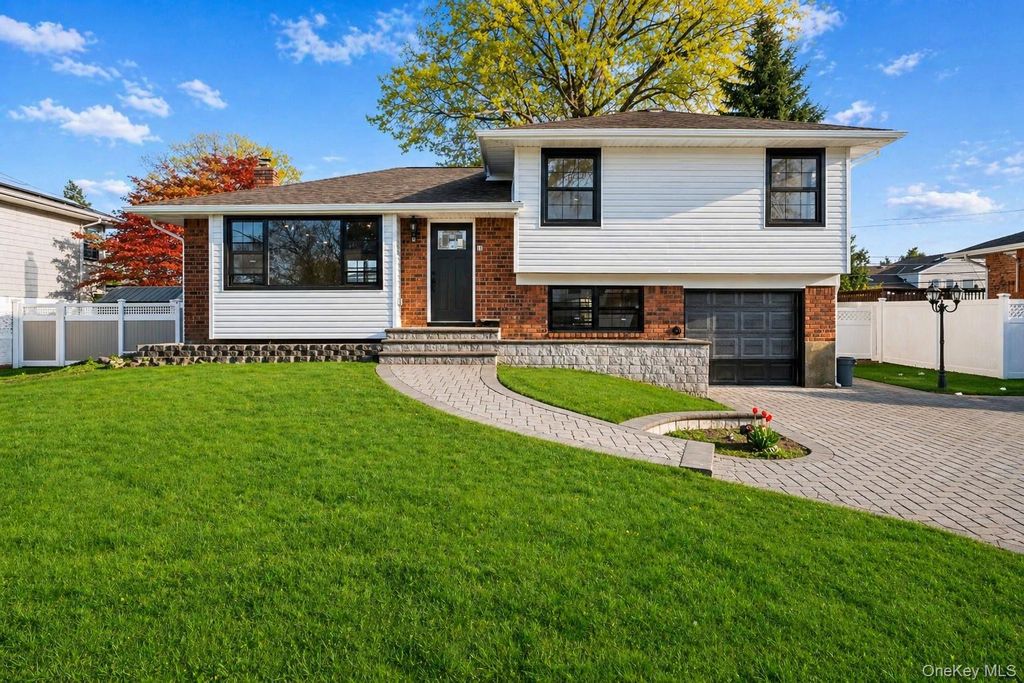 10 Lincoln Street, Farmingdale, NY 11735